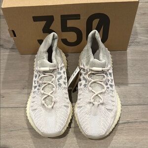 Stylish Gray Women's Sneakers